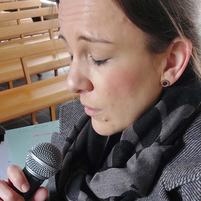 Lina Scholz - Gefühlvolle Sängerin für Trauerfeier in Zürich singt bei Abdankung in der Kapelle Friedhof Nordheim